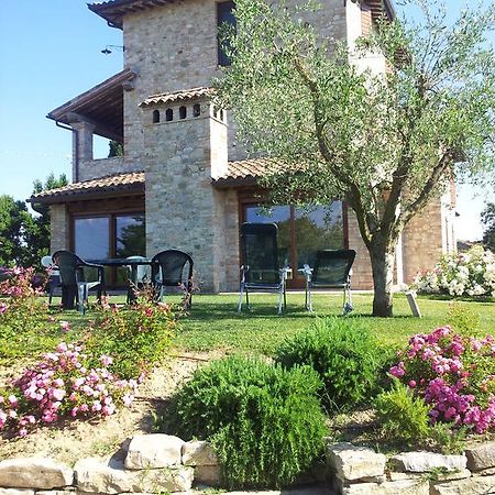 Agriturismo La Torraccia トーディ エクステリア 写真