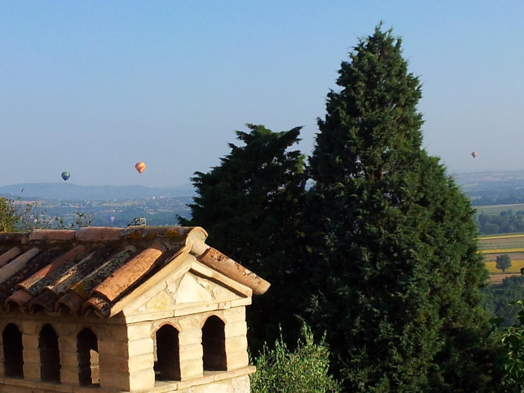 Agriturismo La Torraccia トーディ エクステリア 写真
