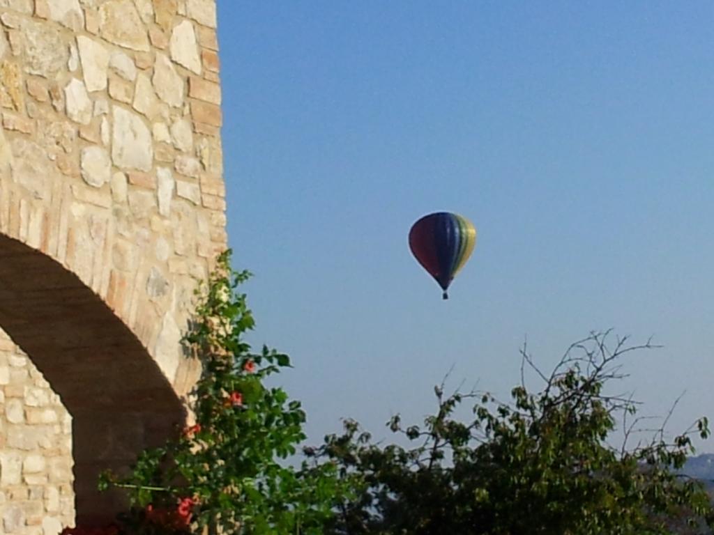 Agriturismo La Torraccia トーディ エクステリア 写真