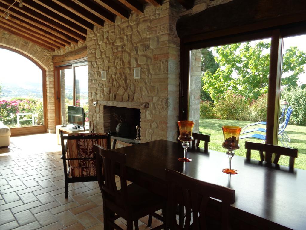 Agriturismo La Torraccia トーディ エクステリア 写真