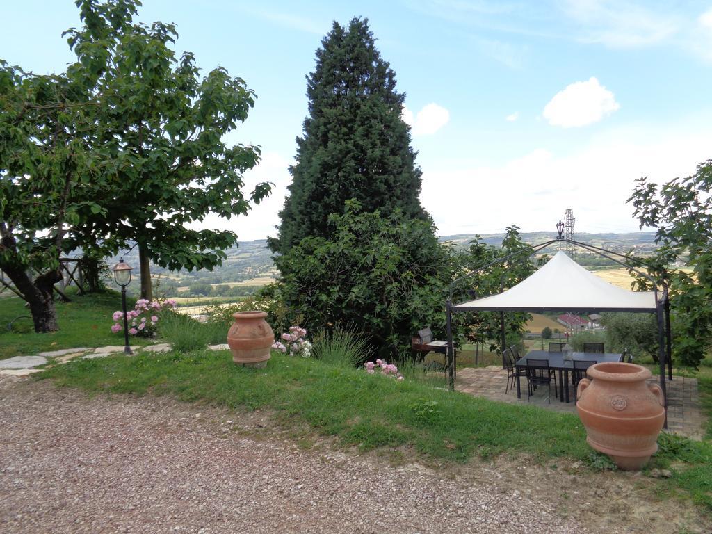 Agriturismo La Torraccia トーディ エクステリア 写真