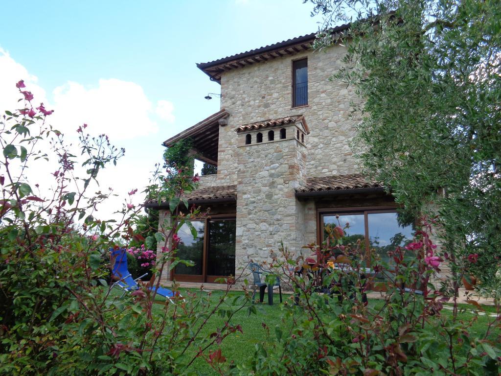 Agriturismo La Torraccia トーディ エクステリア 写真