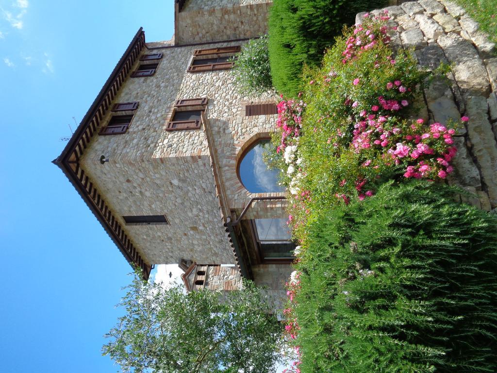 Agriturismo La Torraccia トーディ エクステリア 写真