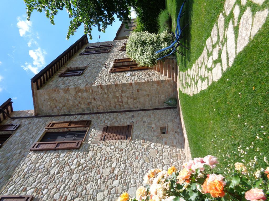 Agriturismo La Torraccia トーディ エクステリア 写真