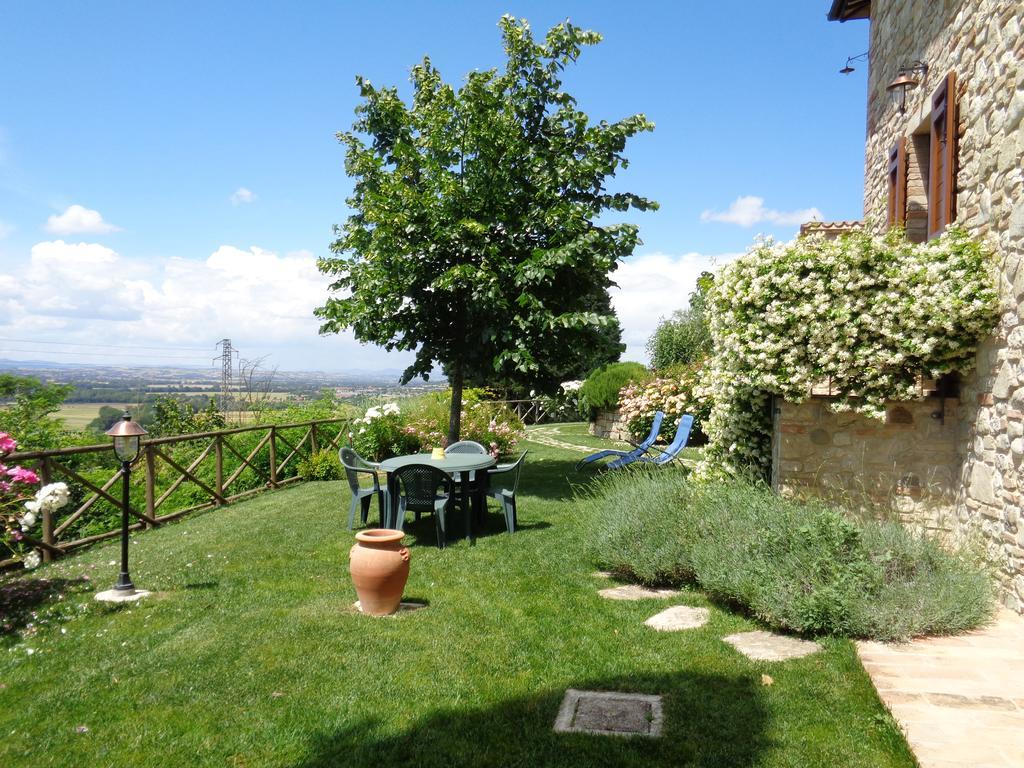 Agriturismo La Torraccia トーディ エクステリア 写真