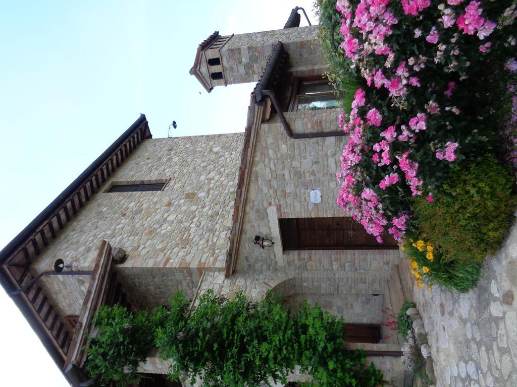 Agriturismo La Torraccia トーディ エクステリア 写真
