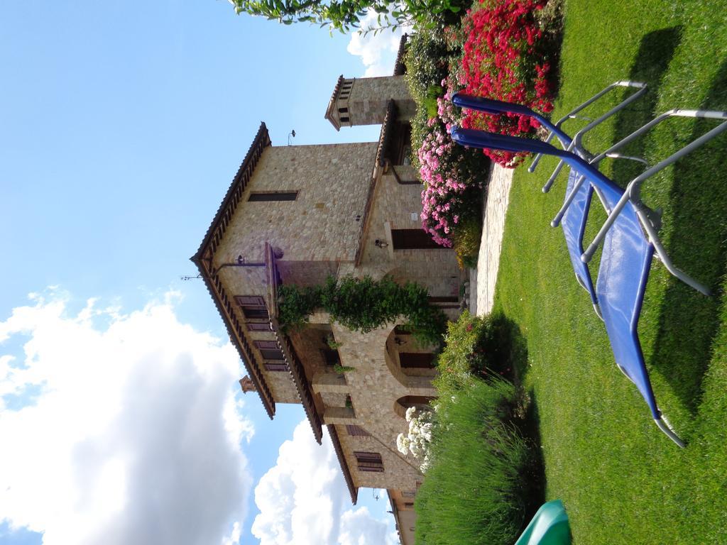 Agriturismo La Torraccia トーディ エクステリア 写真